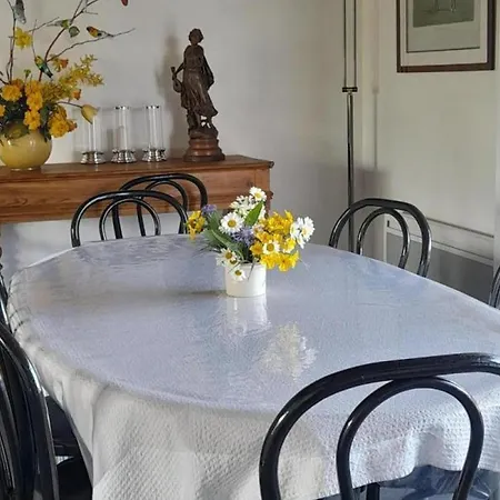 Dom wakacyjny Maison Bourbonnaise Renovee Avec Terrasse, Wifi Et Parking - Fr-1-489-107 *